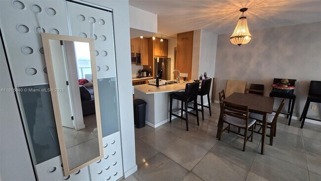 Building Photo - 1155 Brickell Bay Dr