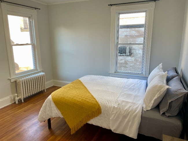 Foto del edificio - 451 New Park Ave