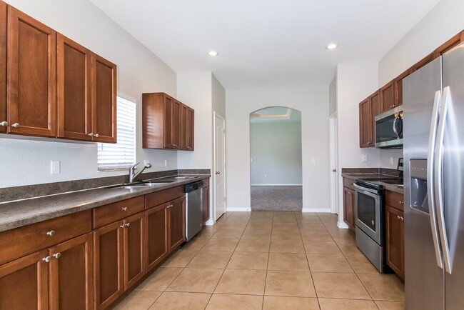 Building Photo - 6854 Glenbrook Dr