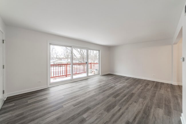 Building Photo - 518 Roberts Dr