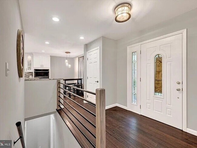 Foto del edificio - 4296 Wolf Hill Dr