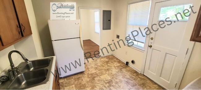 Building Photo - 1226 Holden Dr