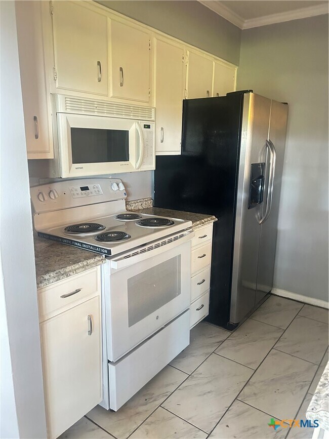 Foto del edificio - 1051 Country Club Dr