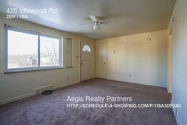 Foto del edificio - 425 Idlewood Rd
