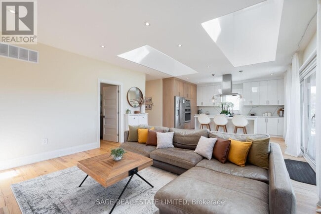 Building Photo - 15724 Hurontario St