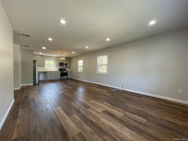 Building Photo - 101 Crystal St