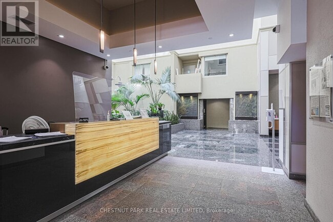 Building Photo - 437 Roncesvalles Ave