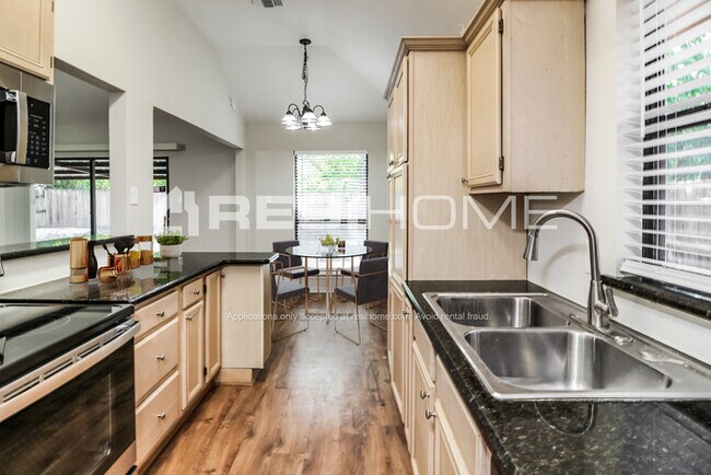 Building Photo - 1113 Brittany Drive