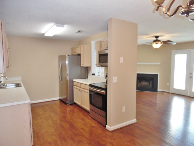 Building Photo - 601 Pelham Square Way