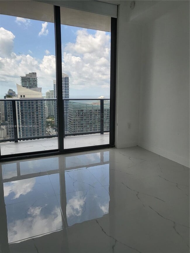 Foto del edificio - 45 SW 9th St