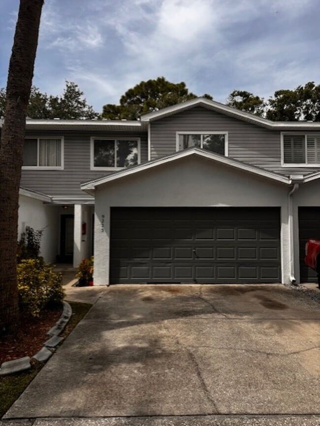 Building Photo - Luxury 3 bedroom 2 bathroom townhome avail...