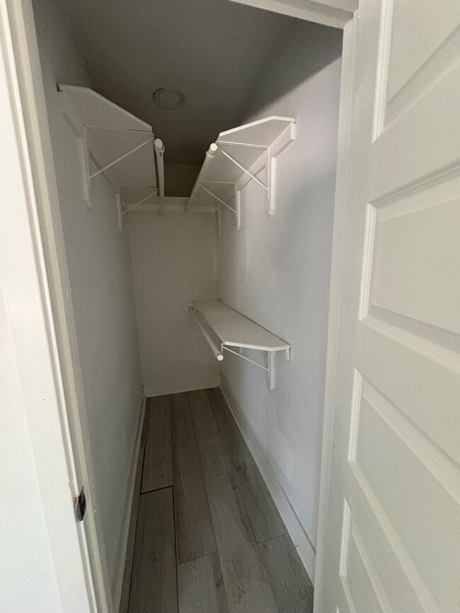 Building Photo - 3723 Westmeadow Dr