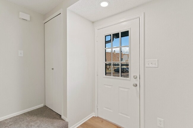 Building Photo - Upgraded 3-Bed Townhome Just Minutes from ...