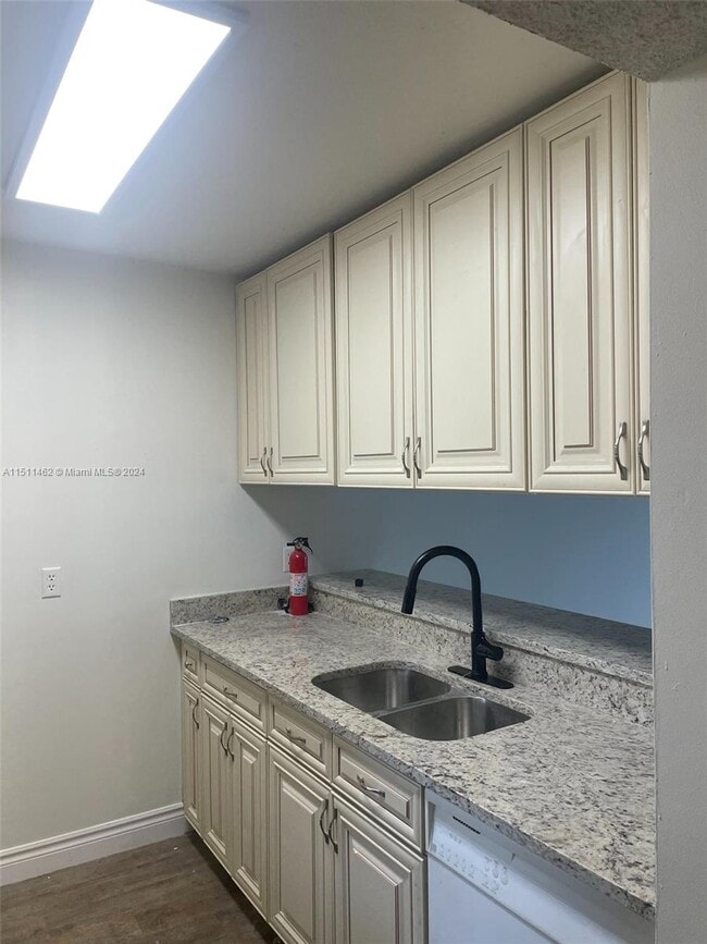 Building Photo - 8600 N Sherman Cir