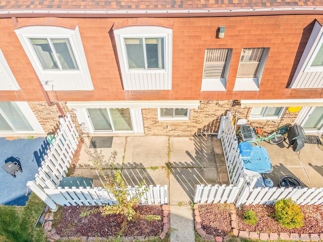 Foto del edificio - 15566 Dupage Blvd