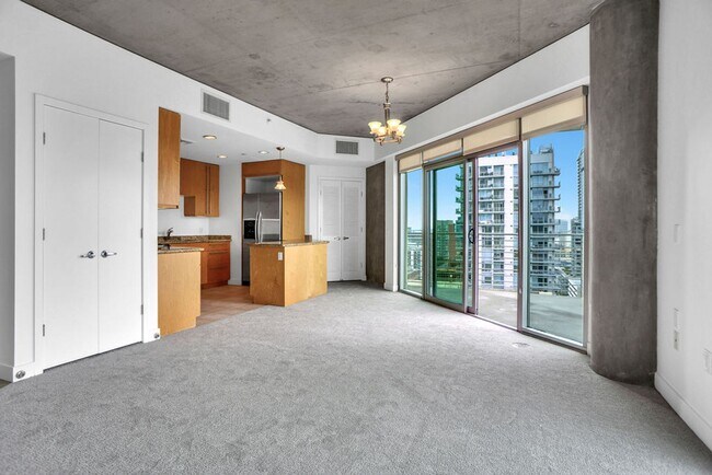 Foto del edificio - Gorgeous downtown unit! Views from every room!