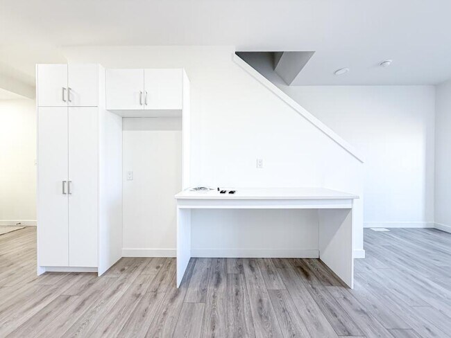 Building Photo - 3.0 bedroom in Edmonton Alberta T6W 5G4