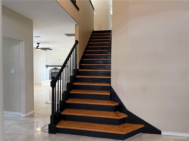 Building Photo - 35 Wisteria Dr