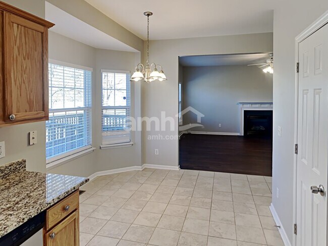 Foto del edificio - 102 Chambliss Ct