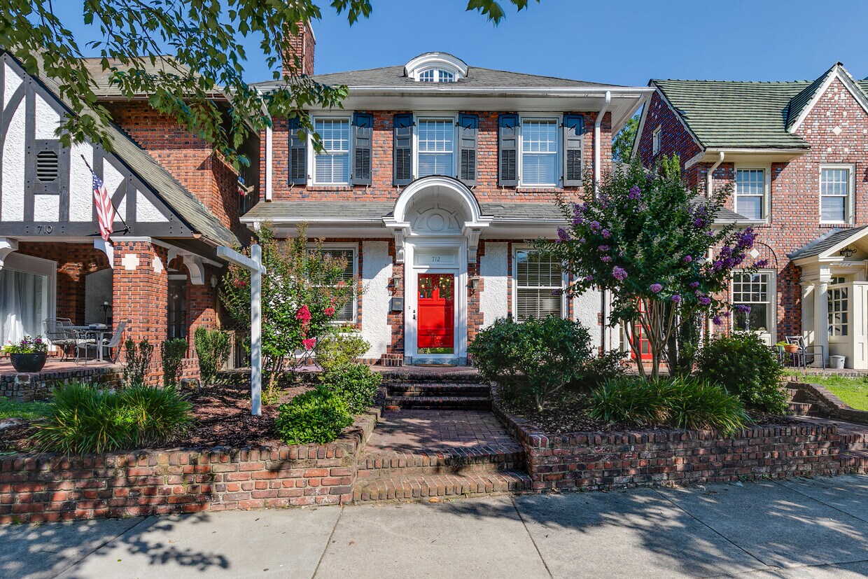 Primary Photo - 712 N Arthur Ashe Blvd