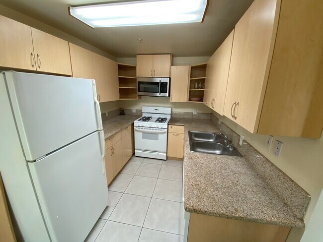 Cocina - 14655 Vanowen St
