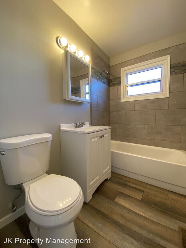 Foto del edificio - 3 br, 2 bath House - 500 25th Ave NE