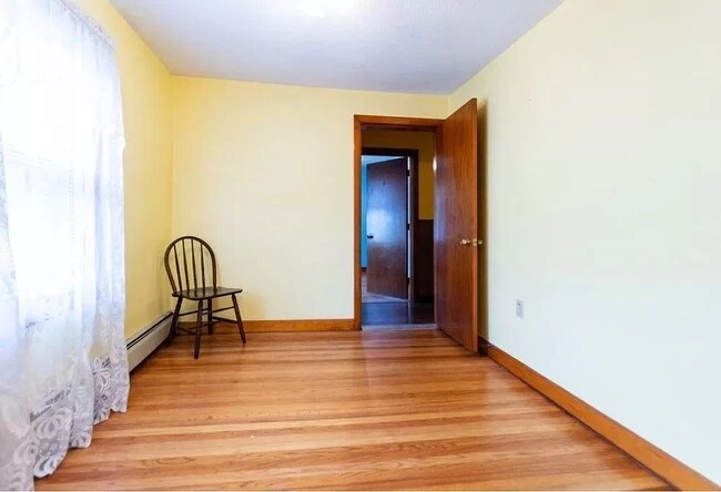 Building Photo - 11 Savin Hill Ct