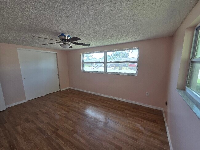 Foto del edificio - 7629 Topay Ln