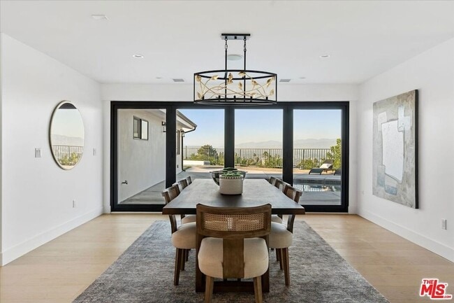 Building Photo - 15655 Castlewoods Dr