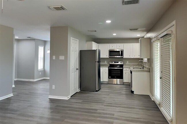 Foto del edificio - 7419 River Pines Dr