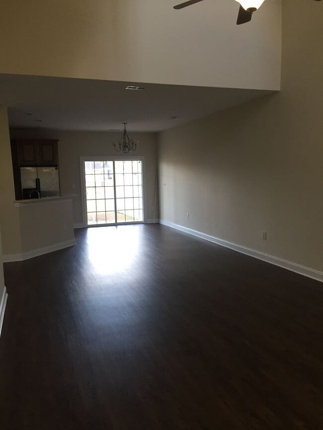 Building Photo - Reduced rent!  3-4 Bedroom Cottage