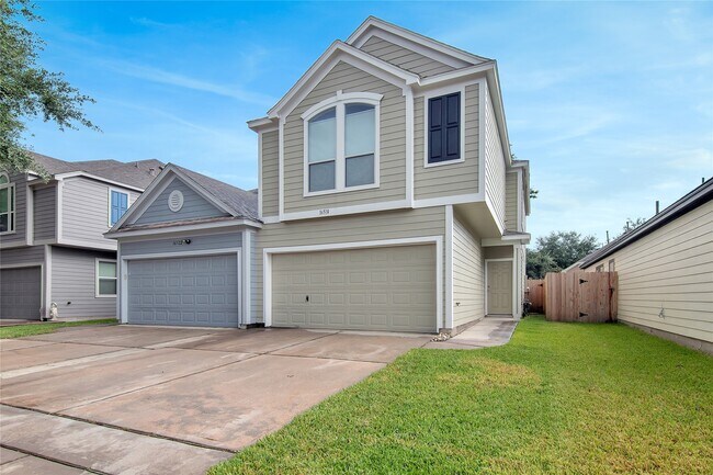 Building Photo - 16518 Strathmore Manor Ln