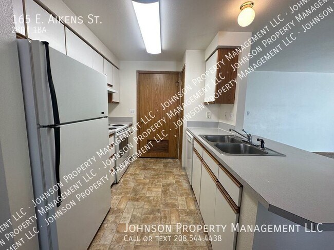 Building Photo - Modern Downtown Eagle Apartment with Centr...