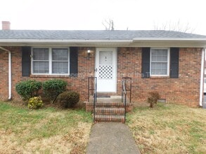 Building Photo - 603 S Main St