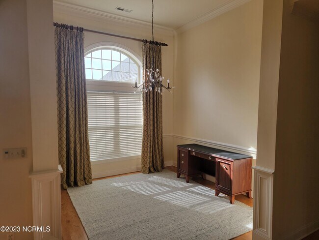 Building Photo - 62 Abbington Pl SW