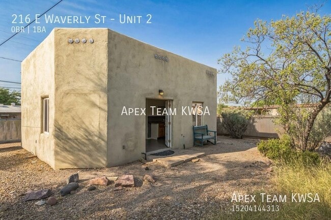 Building Photo - $745 Quaint Studio AVAILABLE NOW!
