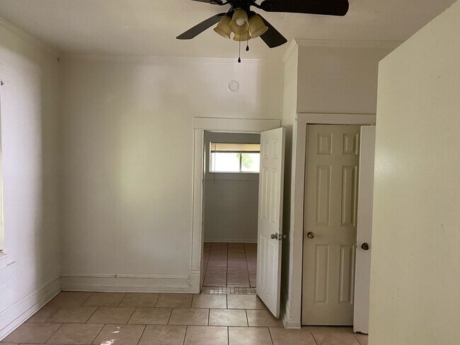 Foto del edificio - 4 Bedrooms!