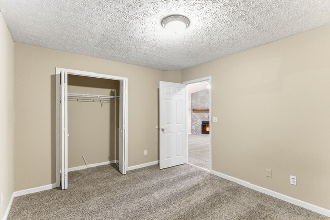 Building Photo - 144 Stone Henge Ln