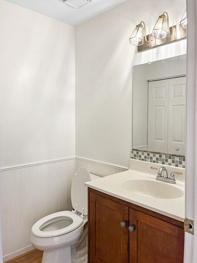 Foto del edificio - Updated 2-Bedroom Home in Henrico with Pat...
