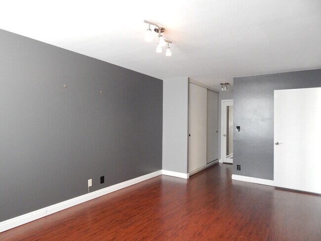 Building Photo - 777 E South Temple