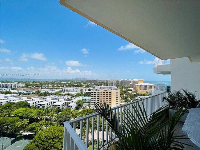 Foto del edificio - 781 Crandon Blvd
