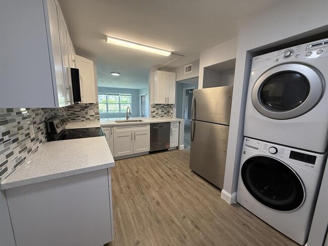 Building Photo - 7355 Woodmont Ter