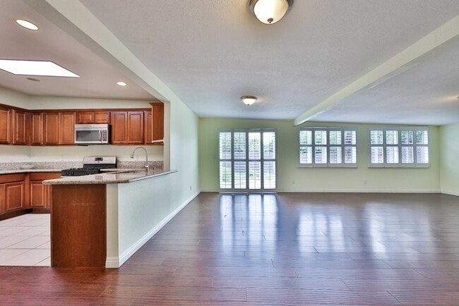 Building Photo - 1065 Barrett Ave
