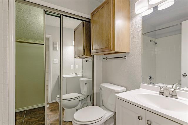 Foto del edificio - 9823 Walnut St