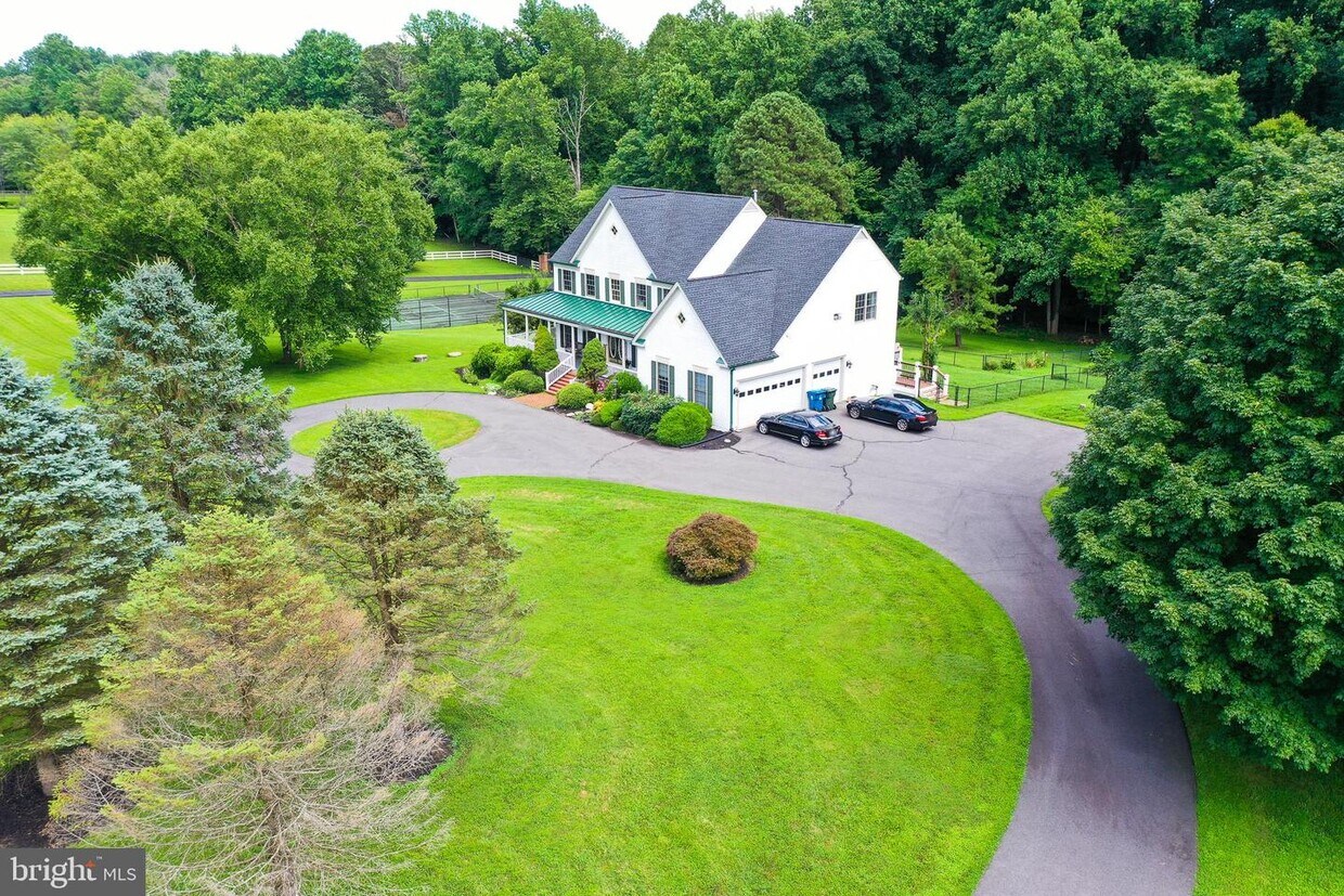 Primary Photo - 11801 Chapel Rd