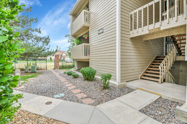 Building Photo - $1,895 - 2 Bed 2 Bath Condo in Aurora with...