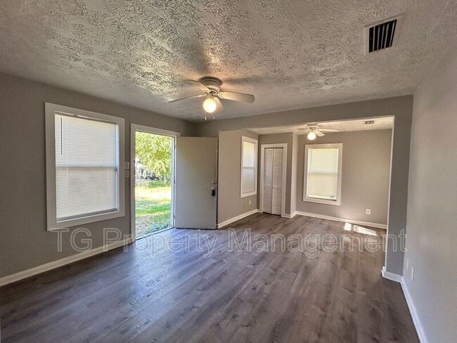 Building Photo - 3516 Phyllis St