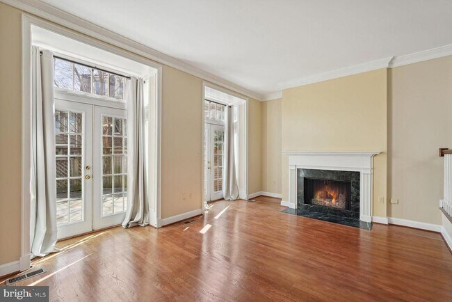 Foto del edificio - 4433 Westover Pl NW