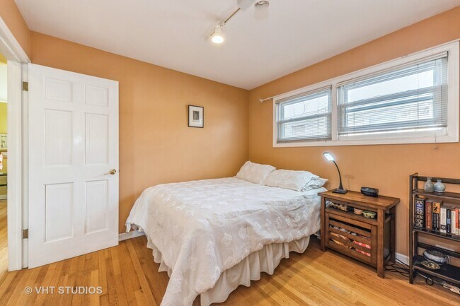 Foto del edificio - 565 Ridge Rd