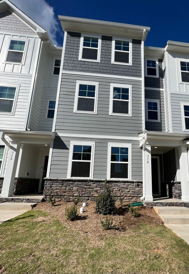 Building Photo - 714 Cormiche Ln